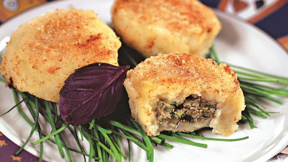 Вкусные картофельные биточки с аппетитной начинкой из шпрот
