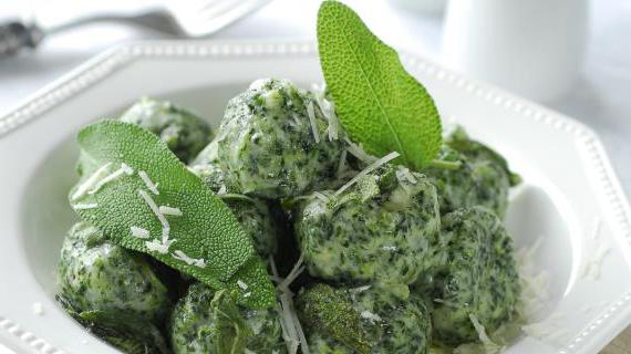 Вкусные ньокки со шпинатом, фаршированные ароматным сыром — домашний рецепт итальянской кухни