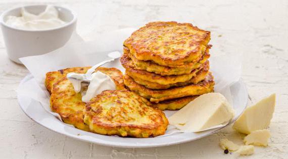 Пышные оладушки из кабачков с сыром — вкусная закуска для всех членов семьи