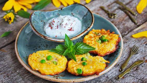 Вкусные овощные оладьи из топинамбура с сыром и горошком