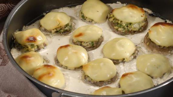 Изысканные грибные шампиньоны с курицей и сыром — идеальный выбор для ужина или праздника