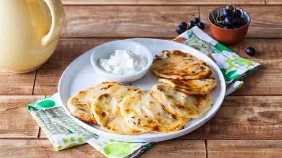 Вкусные сырники с изюмом, запеченные в духовке