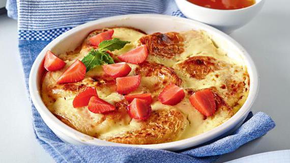 Вкусные запеченные сырники со сметаной и сливками