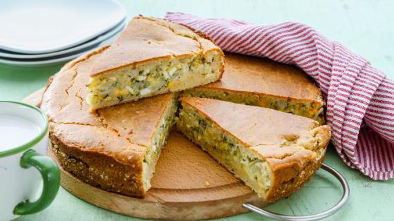 Вкусный домашний пирог с капустой, укропом и яичной начинкой