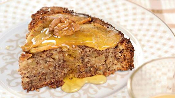 Вкусный грушево-шоколадный пирог с орехами — идеальный десерт для любого случая