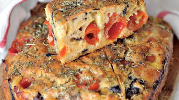 Вкусный овощной кекс с баклажанами и помидорами черри