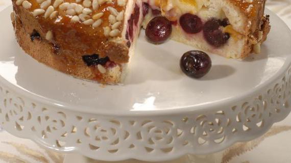 Вкусный пирог с черешней и кедровыми орехами — домашний десерт для всей семьи