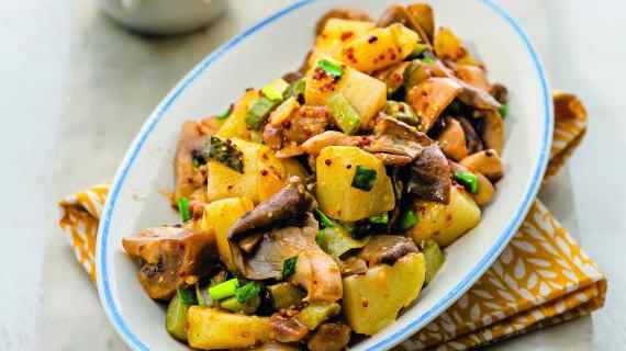 Вкусный постный салат с грибами и картофелем