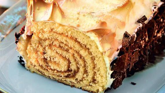 Лакомый рулет с яблочным повидлом и шоколадной стружкой: идеальный десерт на любой вкус