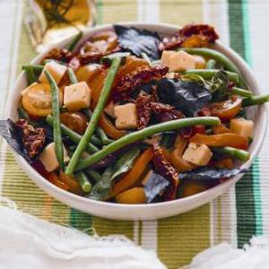 Вкусный салат из фасоли, перца и помидоров для всей семьи