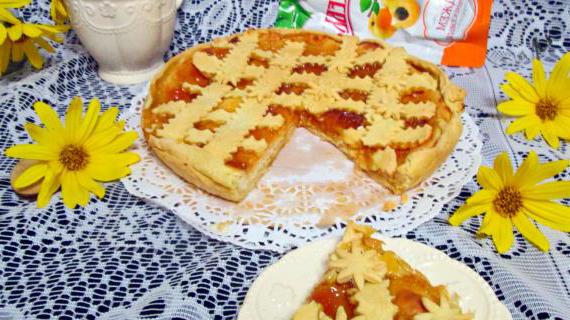 Вкусный творожно-абрикосовый песочный пирог с домашним джемом