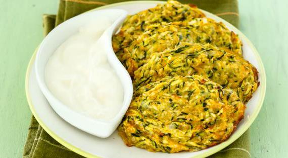 Запеченные овощные оладьи с фетой: полезный и вкусный перекус для всей семьи