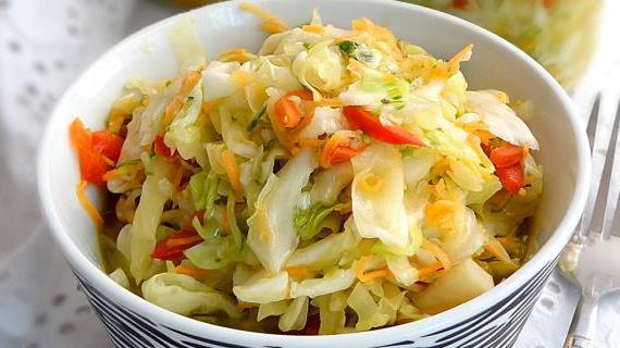 Зимний капустный салат с овощами в собственном соку